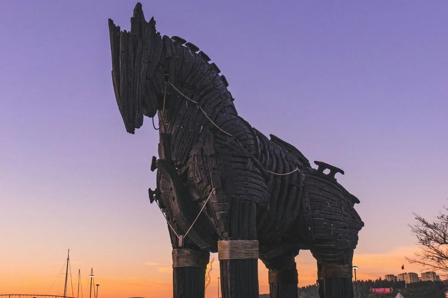 Il cavallo di Troia non era un cavallo? Ecco cosa dicono le fonti antiche (la vera storia è più complicata di quanto pensi)