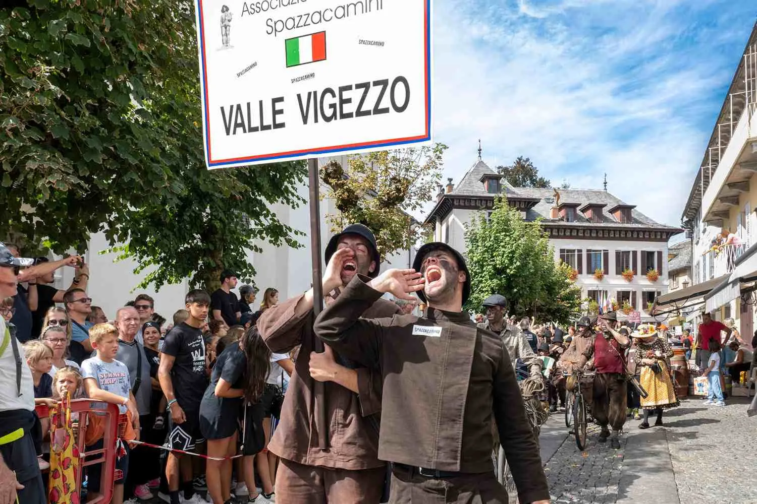 Oltre 1400 spazzacamini, provenienti da tutto il mondo, stanno per invadere la Valle Vigezzo