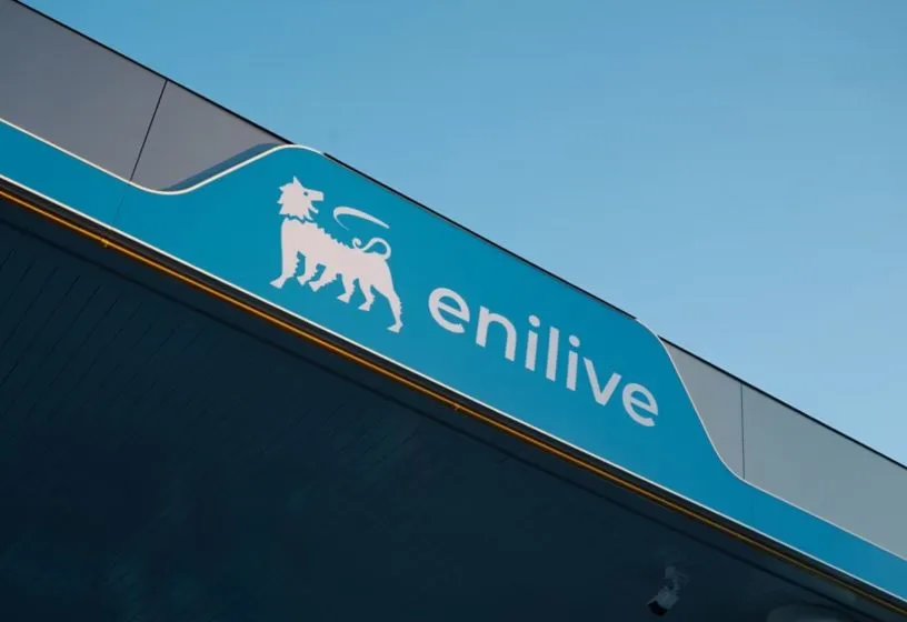 Scatta la corsa al pieno nei distributori Eni: code e carburante esaurito - HDmotori.it