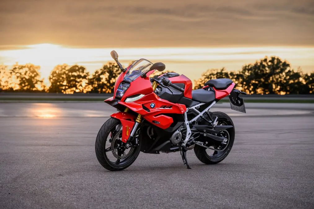 BMW F 450 RR, l'anima racing da 420 cc per patente A2: parte da 7.150 euro - HDmotori.it