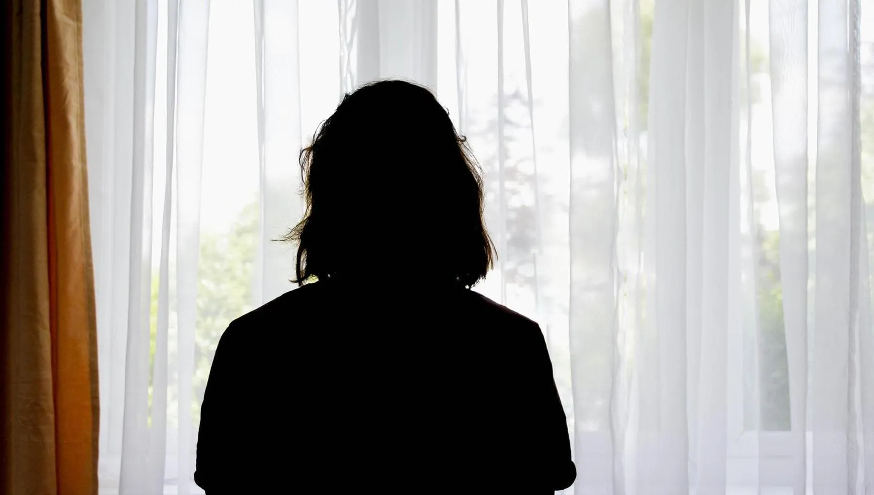 Autolesionismo e suicidio, prevenire è possibile ma bisogna parlarne: gli interventi più efficaci