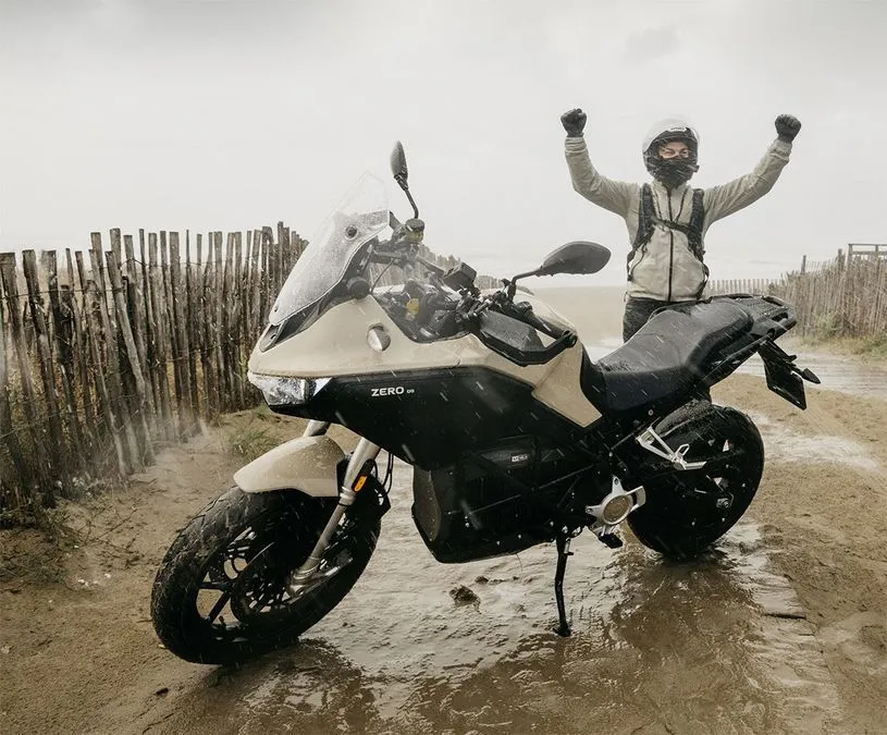 Moto elettrica, record di autonomia: una Zero DS fa 436 km con una sola carica - HDmotori.it