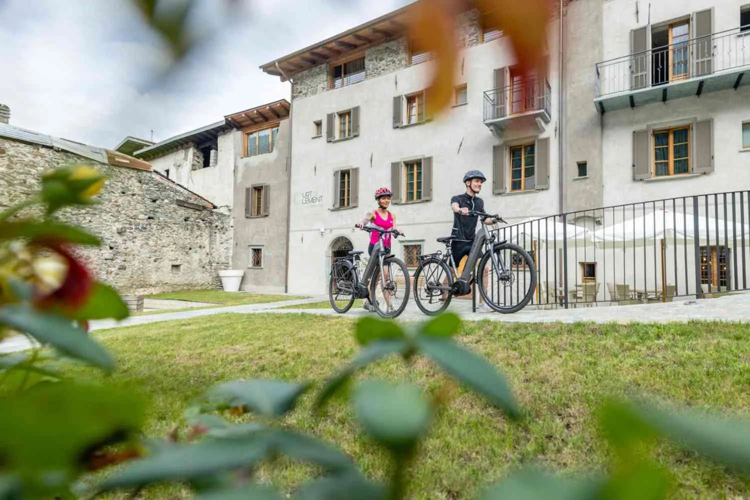 Tirano ha il primo Eco Mobility Hotel d'Italia: l'hotel a impatto zero che ti regala il Trenino Rosso del Bernina