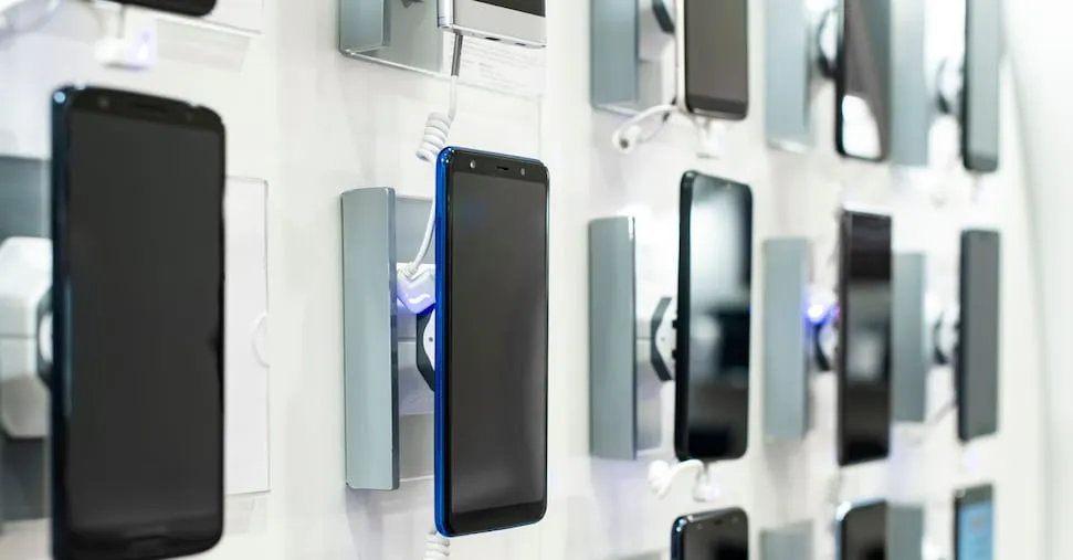 Crisi nera per gli smartphone, forti rincari a causa dell’intelligenza artificiale