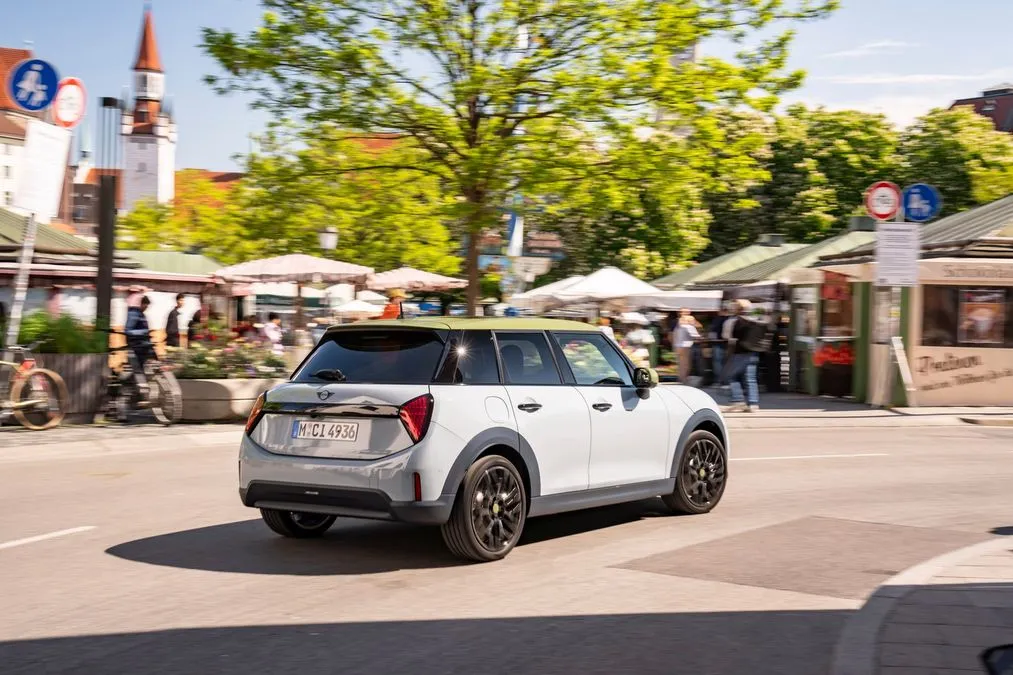 MINI Paul Smith Edition, l'edizione speciale dall'eleganza british - HDmotori.it