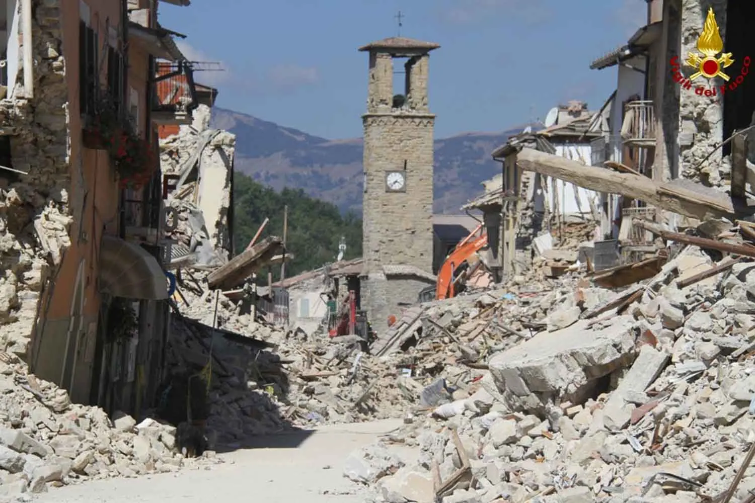 Amatrice, 10 anni dopo il terribile terremoto la ricostruzione resta ancora una promessa incompiuta: a che punto siamo?
