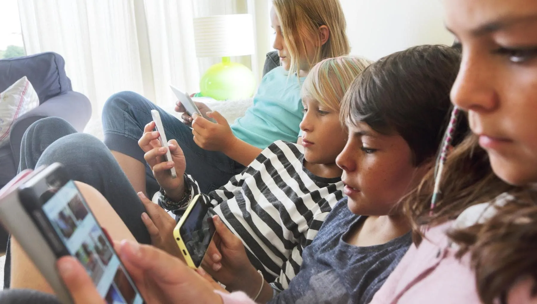 Patteggiamento Meta, non solo miliardi. Arrivano restrizioni sull’uso dei social e meno notifiche
