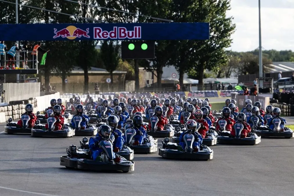 L'impresa di Max Verstappen: supera 100 kart in soli 14 giri e appena 35 minuti - HDmotori.it