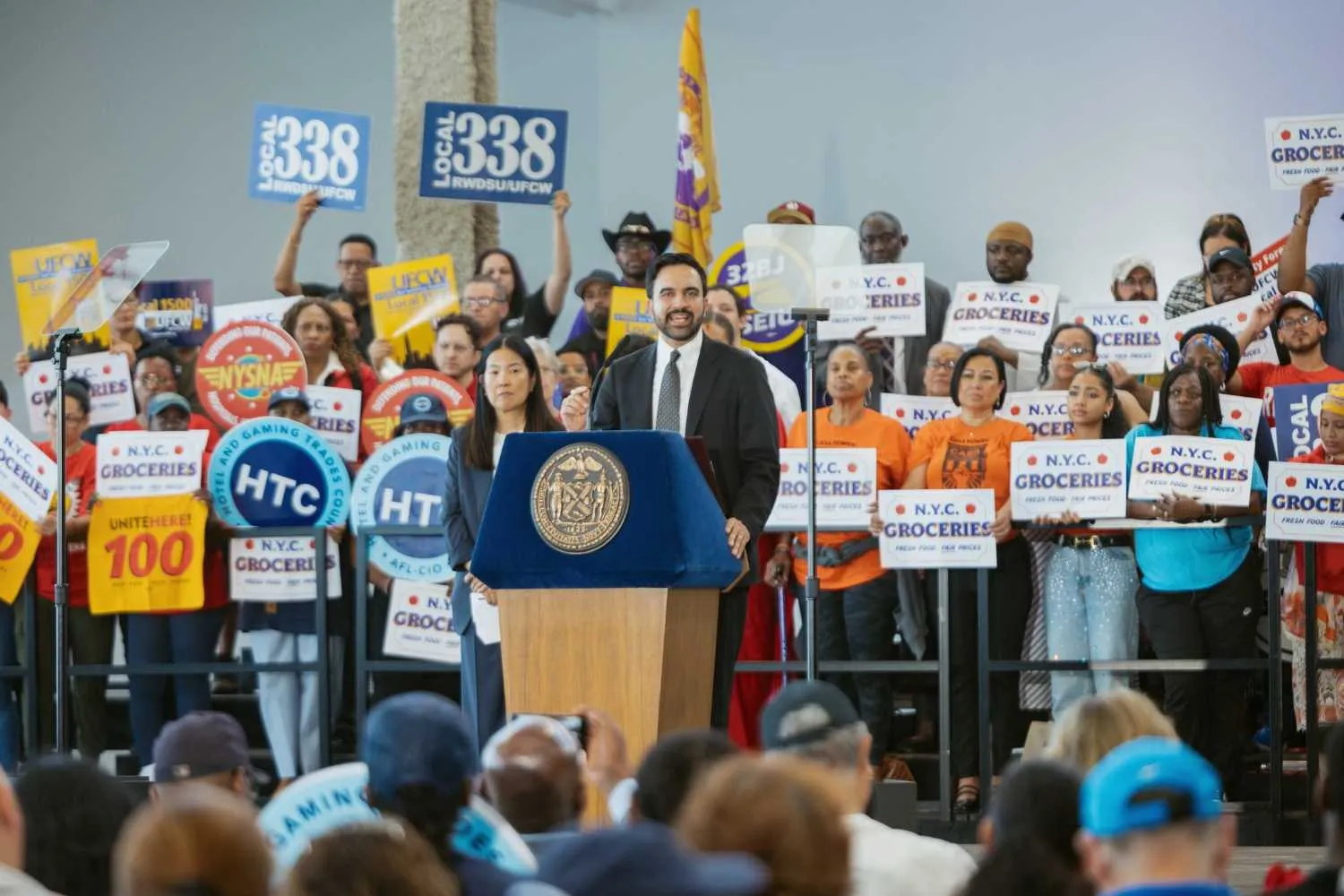 Supermercati comunali a prezzi calmierati a New York: il piano del sindaco Zohran Mamdani che sfida povertà e carovita