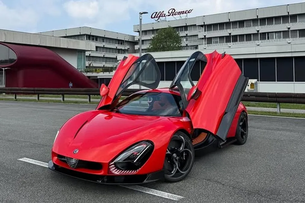 Alfa Romeo, un cliente compra una 33 Stradale e la usa tutti i giorni: chilometraggio record - HDmotori.it