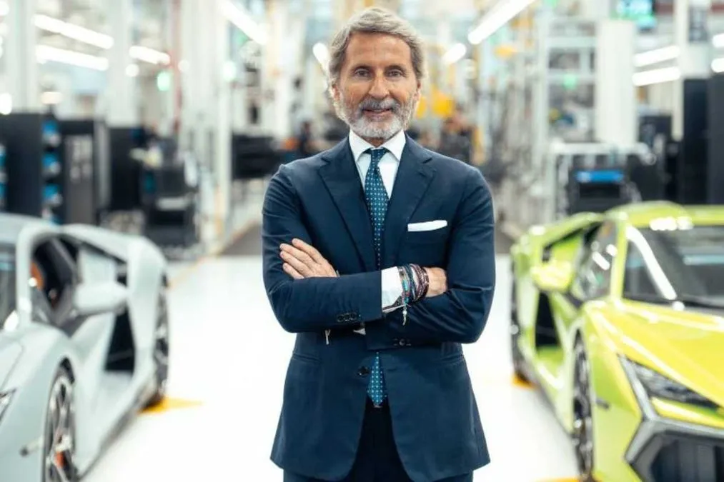 Il CEO della Lamborghini boccia l’elettrico: rifiuto ribadito dopo il lancio della Ferrari Luce - HDmotori.it