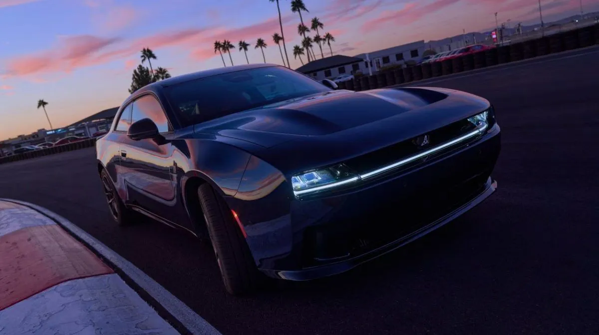 Dodge Charger arriva in Italia, benzina ed elettrica: si parte da 72.000 euro - HDmotori.it