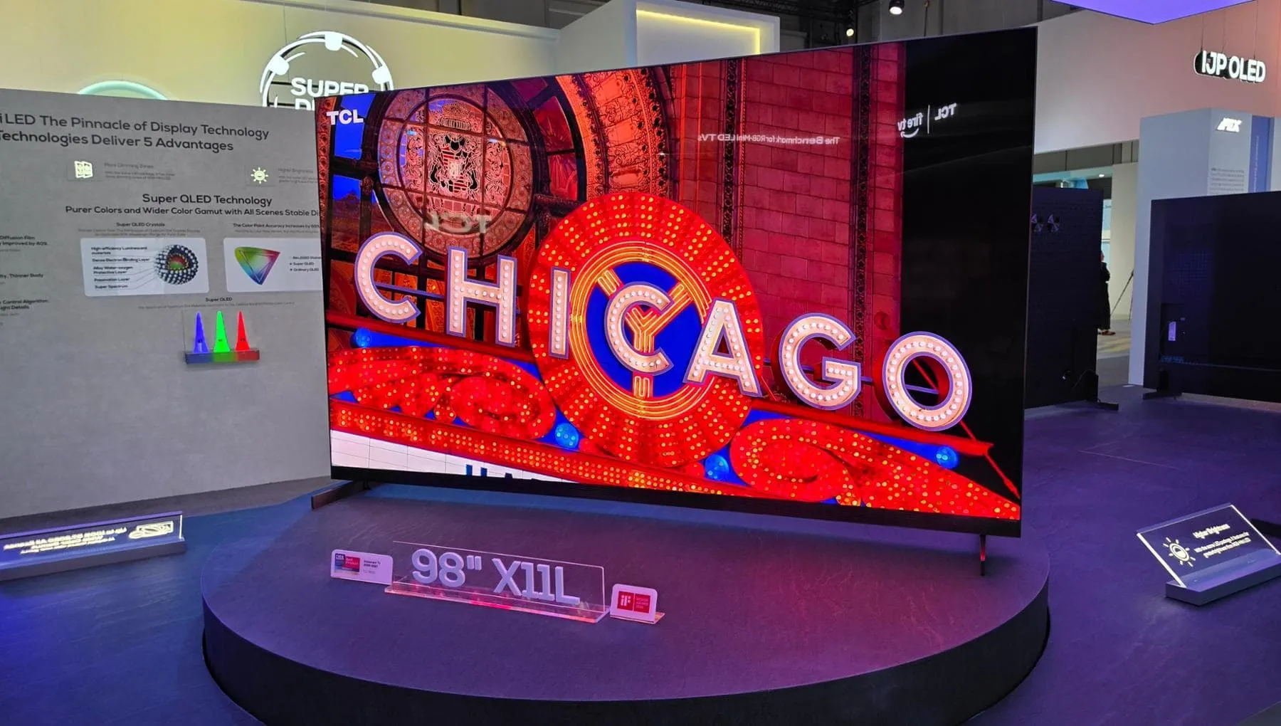 TV sempre più grandi e un monitor OLED che si fa notare: TCL vuole prendersi salotto e scrivania
