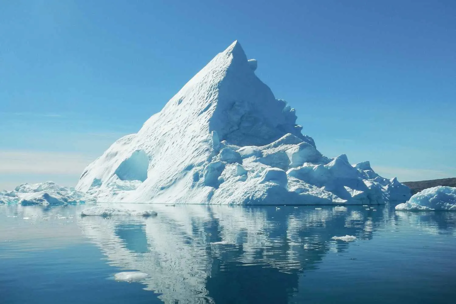 Montagne galleggianti e oasi nel fango: così il clima cambia l'Artico più profondo