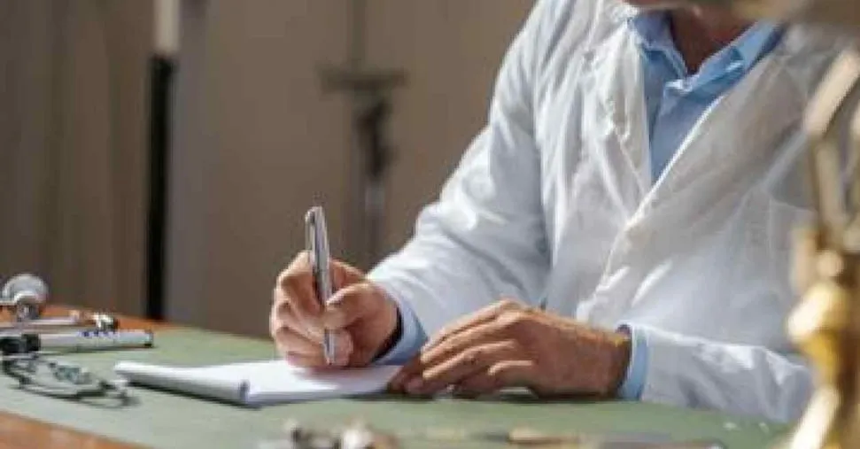 L’IA rivoluziona la sanità: così  cambia la responsabilità medica