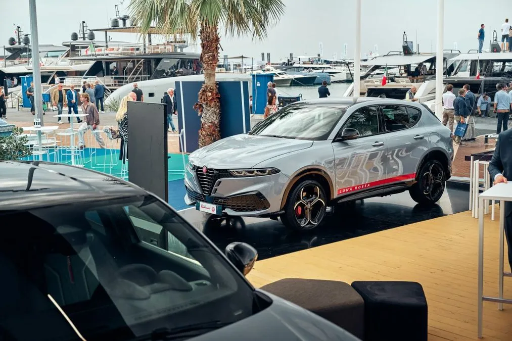 Alfa Romeo porta Luna Rossa al Salone Nautico: quattro modelli speciali in mostra - HDmotori.it