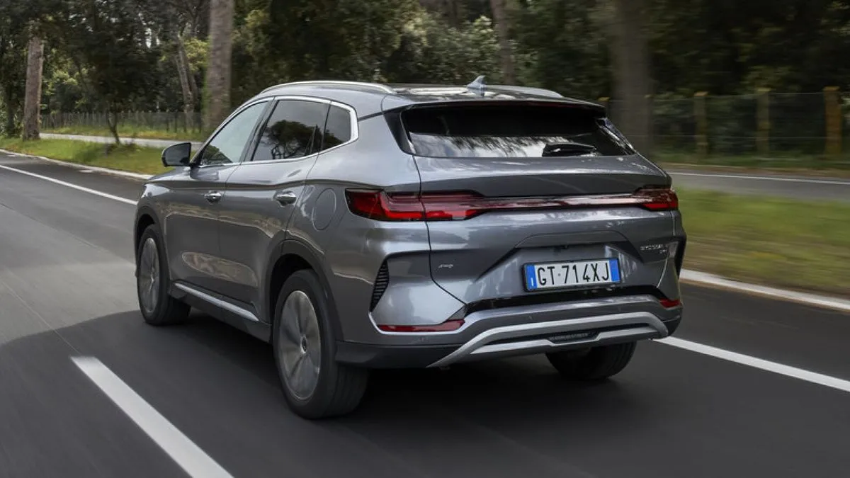 BYD Seal U DM-i: con "SI VOLAAA" sconto di 1.600 euro se ti cancellano il volo - HDmotori.it