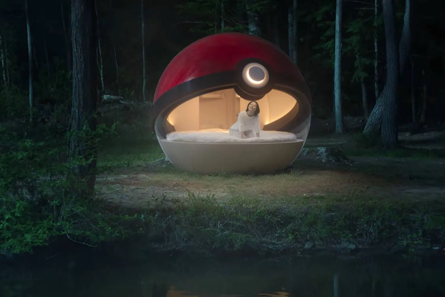 Il sogno dei fan dei Pokémon diventa realtà! Ora si potrà dormire in una Poké Ball gigante (immersa nella natura)