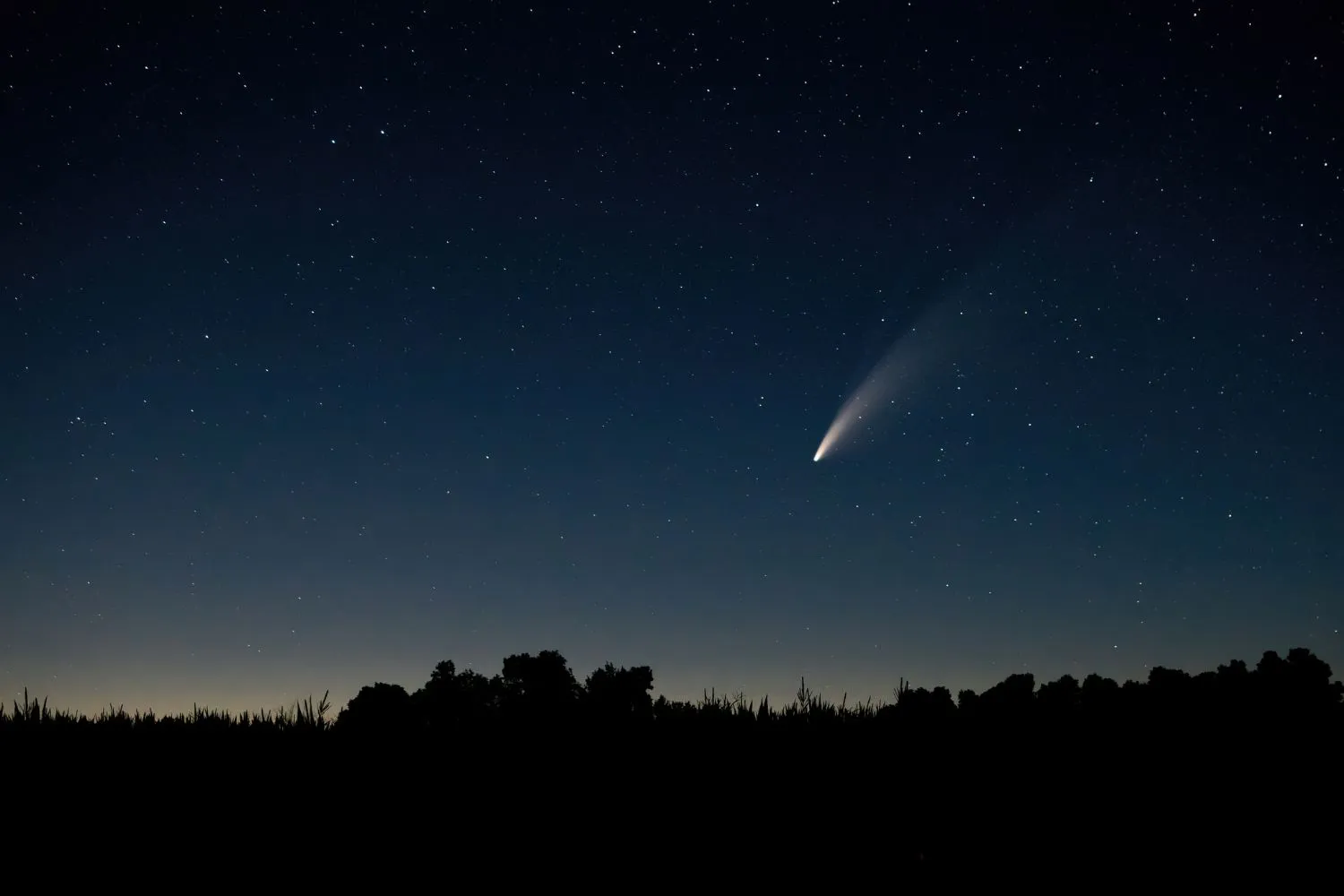 Allineamento pianeti: tutti pronti per il triangolo celeste Luna - Venere – Giove che sarà circondato di stelle cadenti (prepariamo i desideri)
