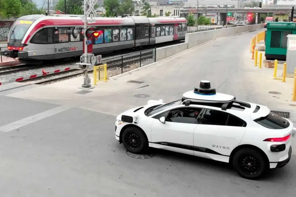 Taxi a guida autonoma, clienti fuori controllo: scoppia il caso in America - HDmotori.it