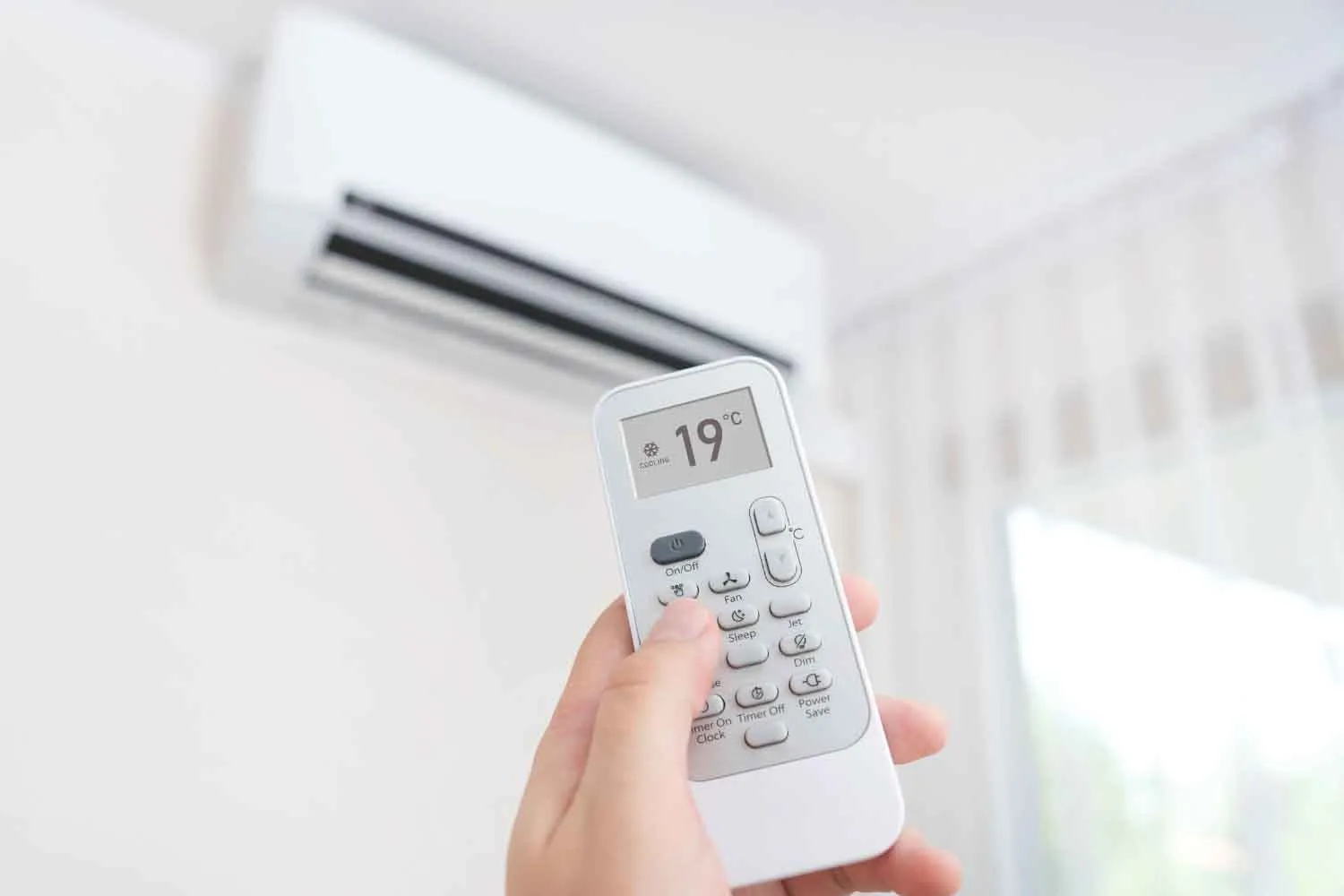 Condizionatori: rinfrescano l'aria di casa, ma ne peggiorano pericolosamente la qualità (soprattutto nel bagno)