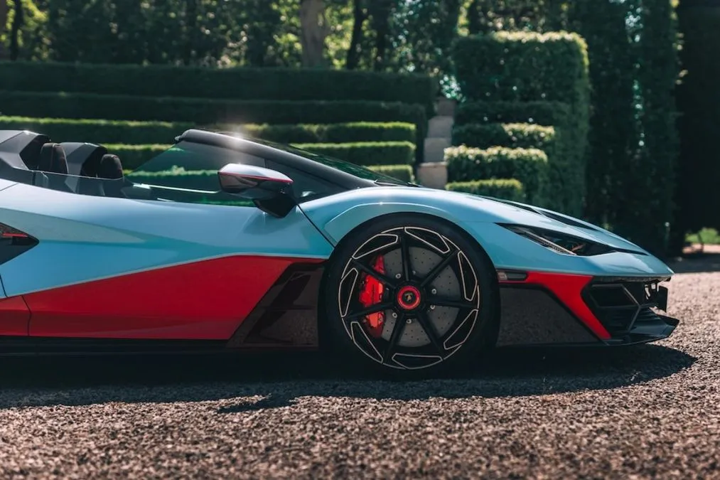 Fenomeno Roadster, la Lamborghini a cielo aperto più potente di sempre - HDmotori.it