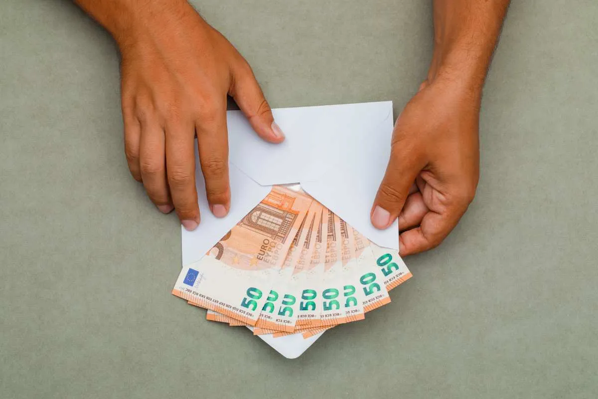 Donazioni di denaro nel 2026 a familiari ed amici: c’è un limite preciso che può trasformare tutto in un problema fiscale (e molti la ignorano) – Ecoblog