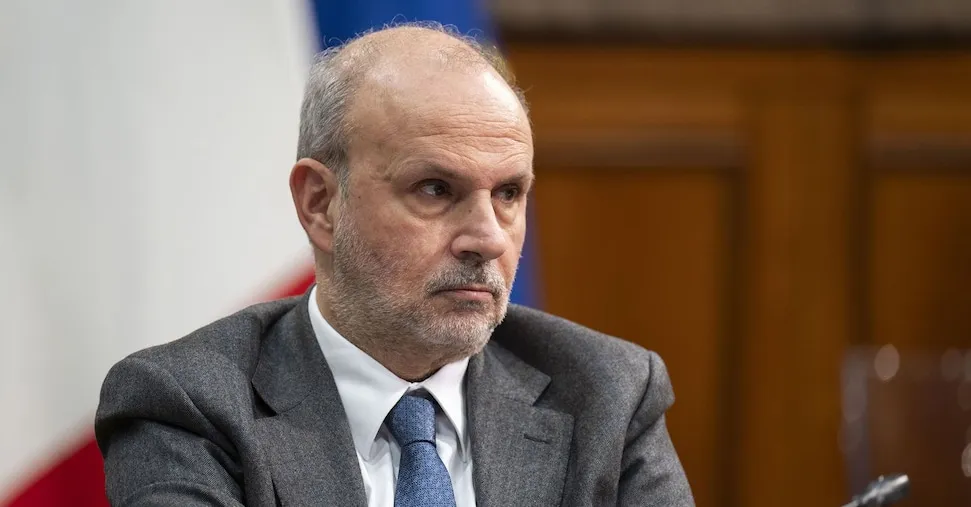 Schillaci: «Case di comunità svolta per il Ssn, in manovra più fondi per medici e infermieri»