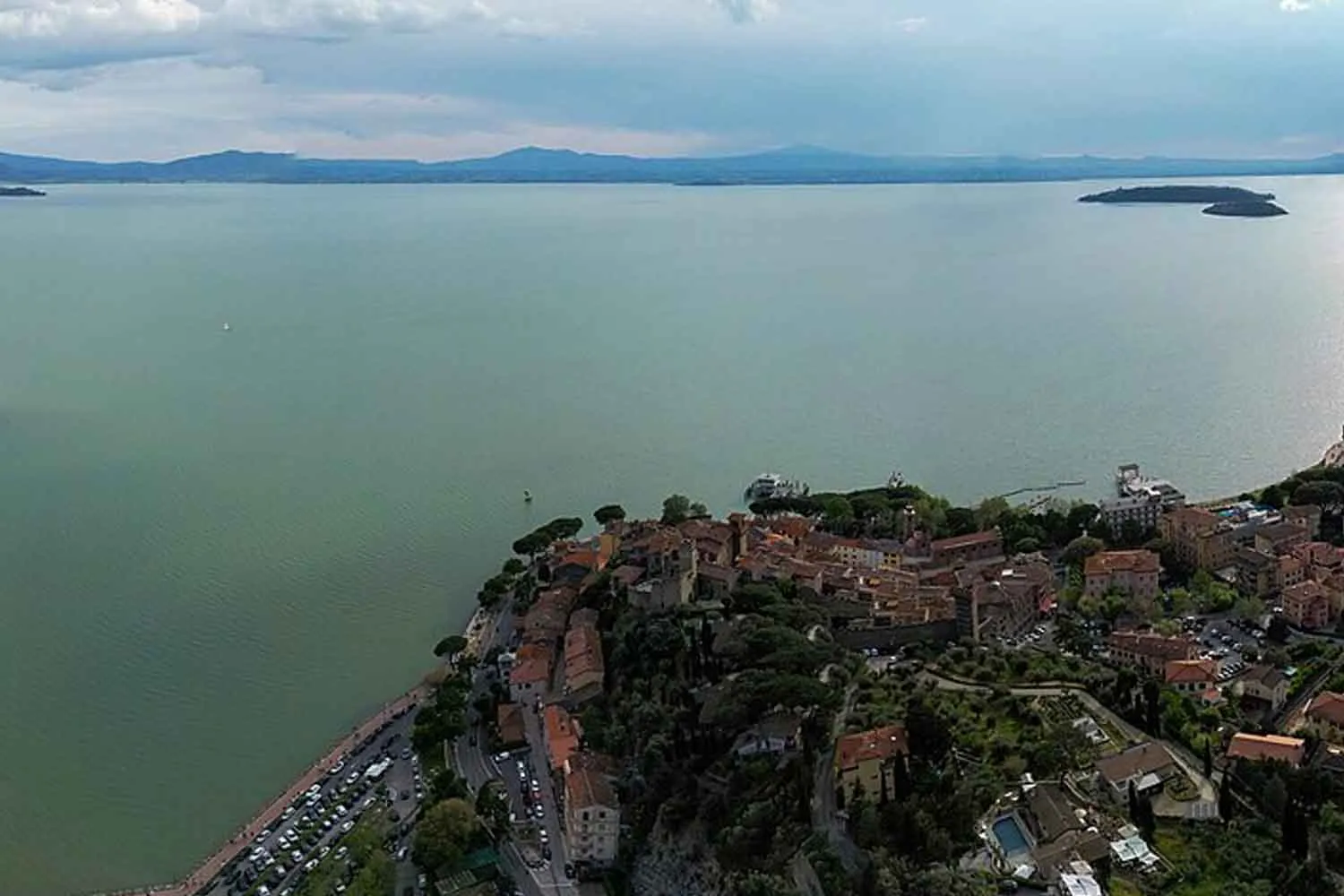 Il Trasimeno è a secco e l’Umbria valuta il fotovoltaico galleggiante per combattere la crisi idrica