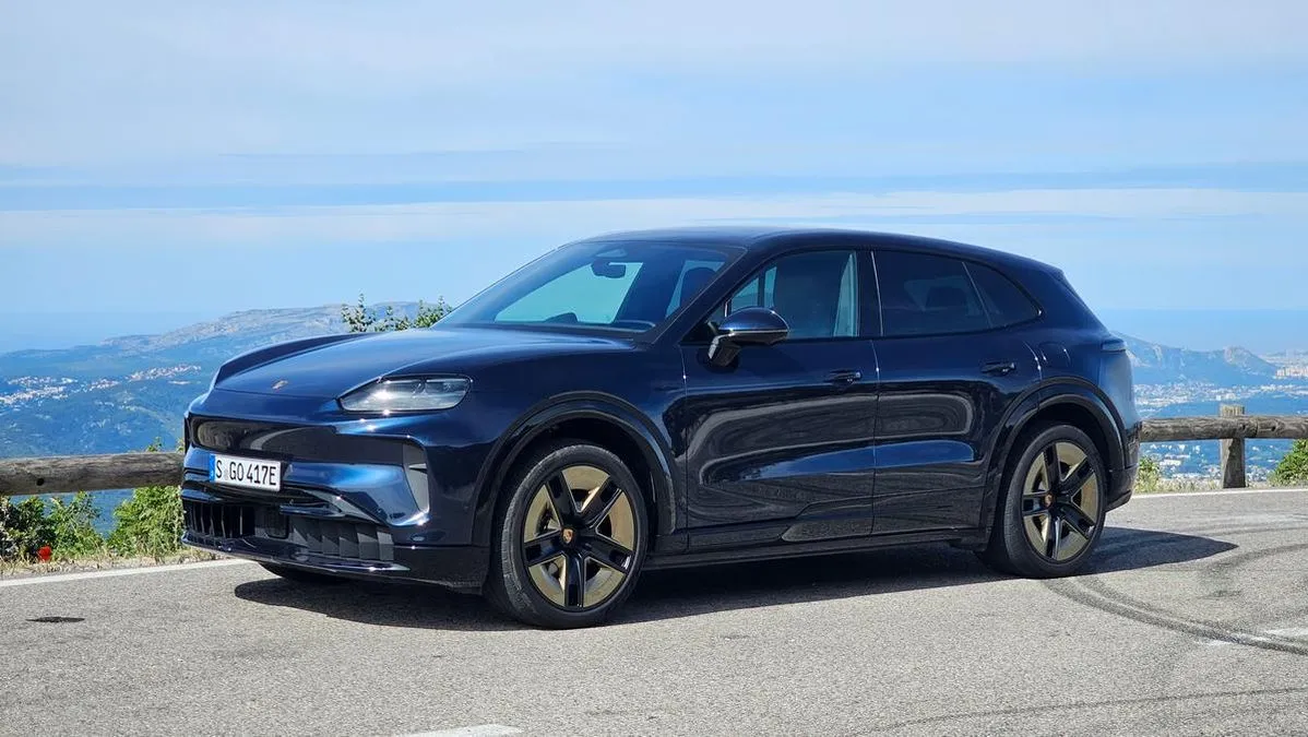 Porsche Cayenne Electric in prova: l'auto che sfida le leggi della fisica! - Video - HDmotori.it