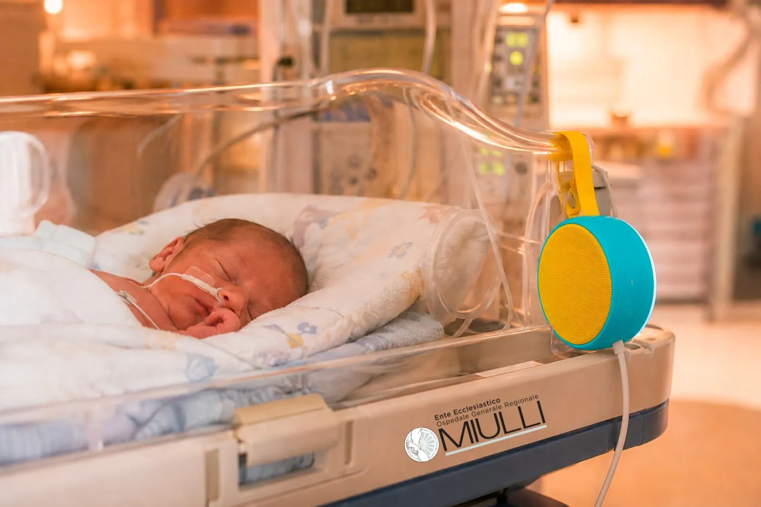 Musicoterapia in Terapia Intensiva Neonatale: arriva l’incubatrice che diffonde ninne nanne e la voce dei genitori ai piccoli ricoverati