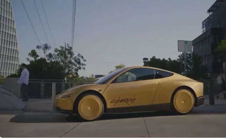 Cybercab: immediata inchiesta della NHTSA per l'assenza di comandi fisici - HDmotori.it