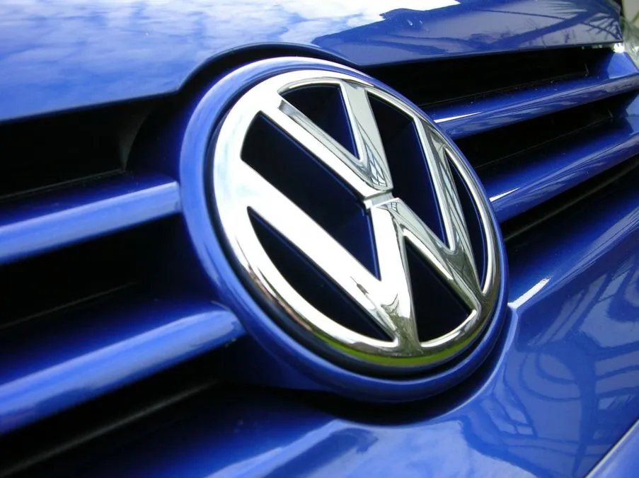 Volkswagen rimanda la Golf elettrica al 2030: «Non ne abbiamo bisogno» - HDmotori.it