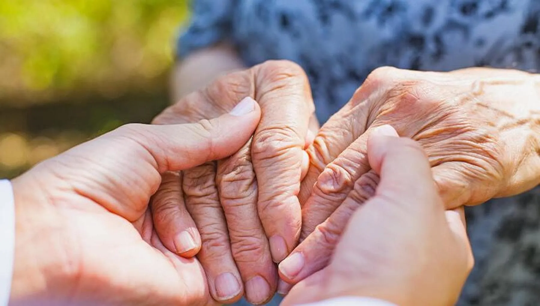 Stress, ansia, insonnia: cosa rischia davvero il cuore di chi assiste un malato