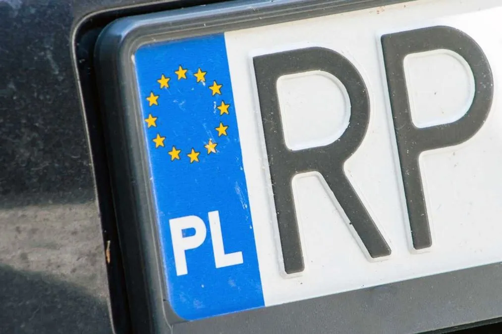 Targhe polacche al capolinea, scatta l’obbligo dell’assicurazione italiana - HDmotori.it