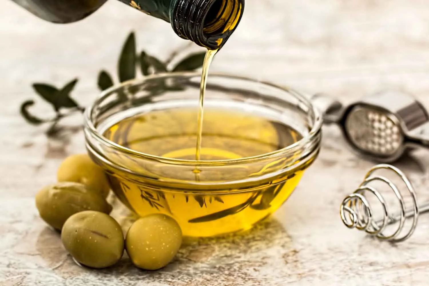 Stop alle miscele di olio vergine etichettate come olio extravergine d'oliva: le nuove regole del Ministero