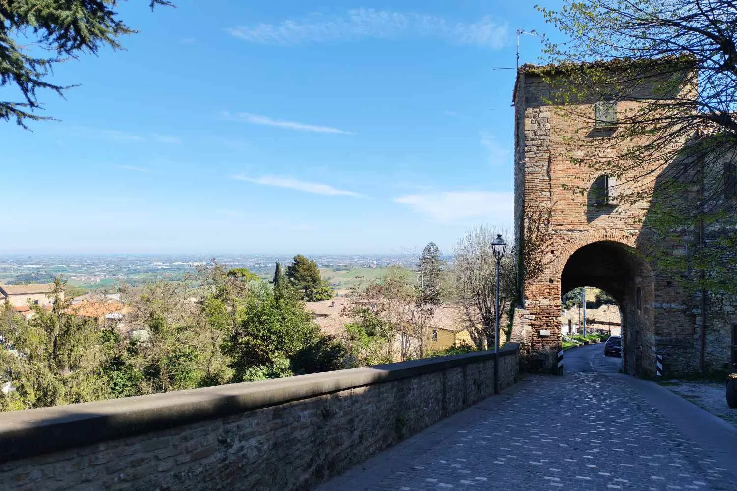 Ti porto con me nei borghi più belli della Romagna (con una vista imperdibile sul mare)