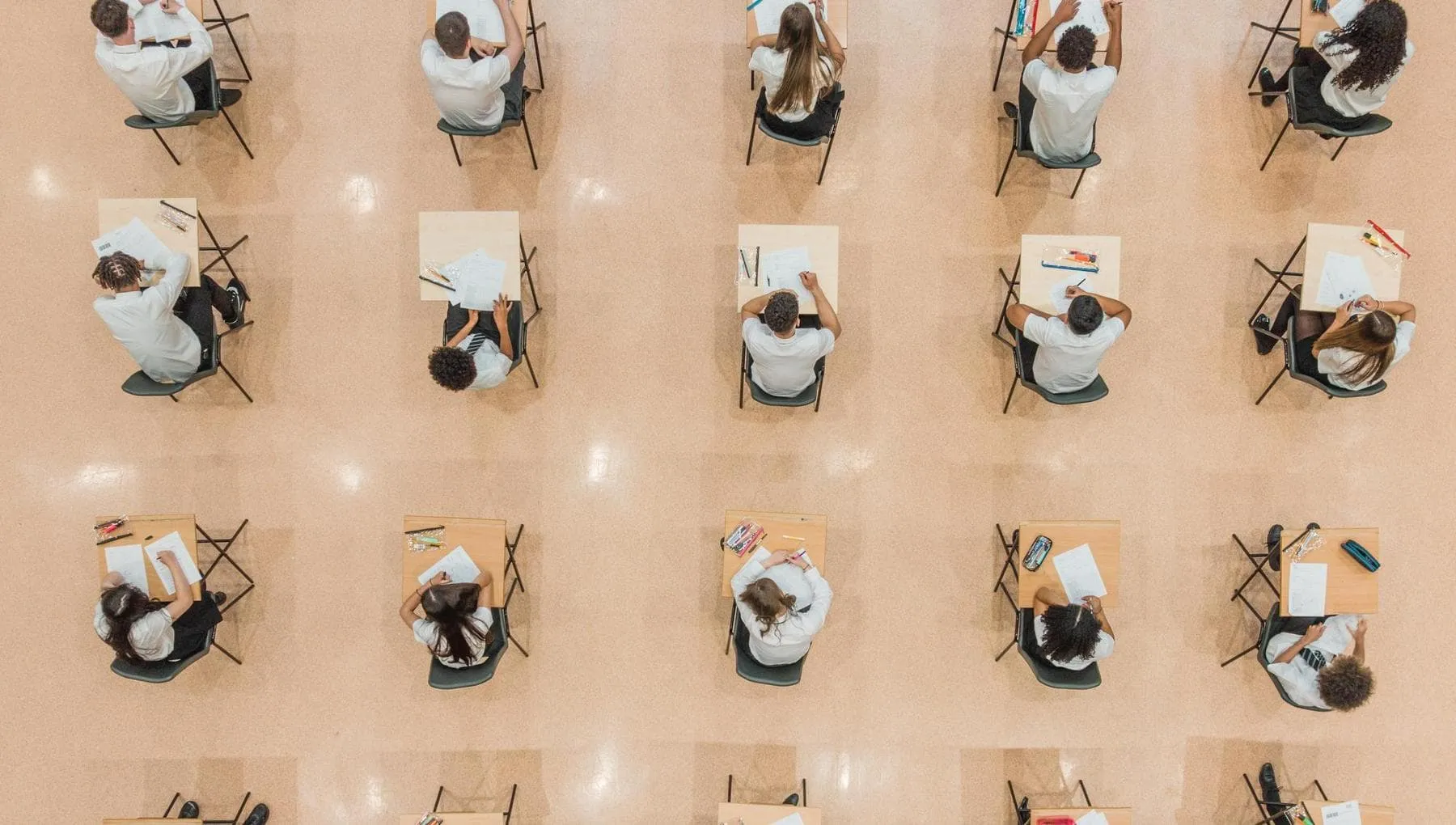 Perché le IA fanno fatica a prevenire le stragi nelle scuole