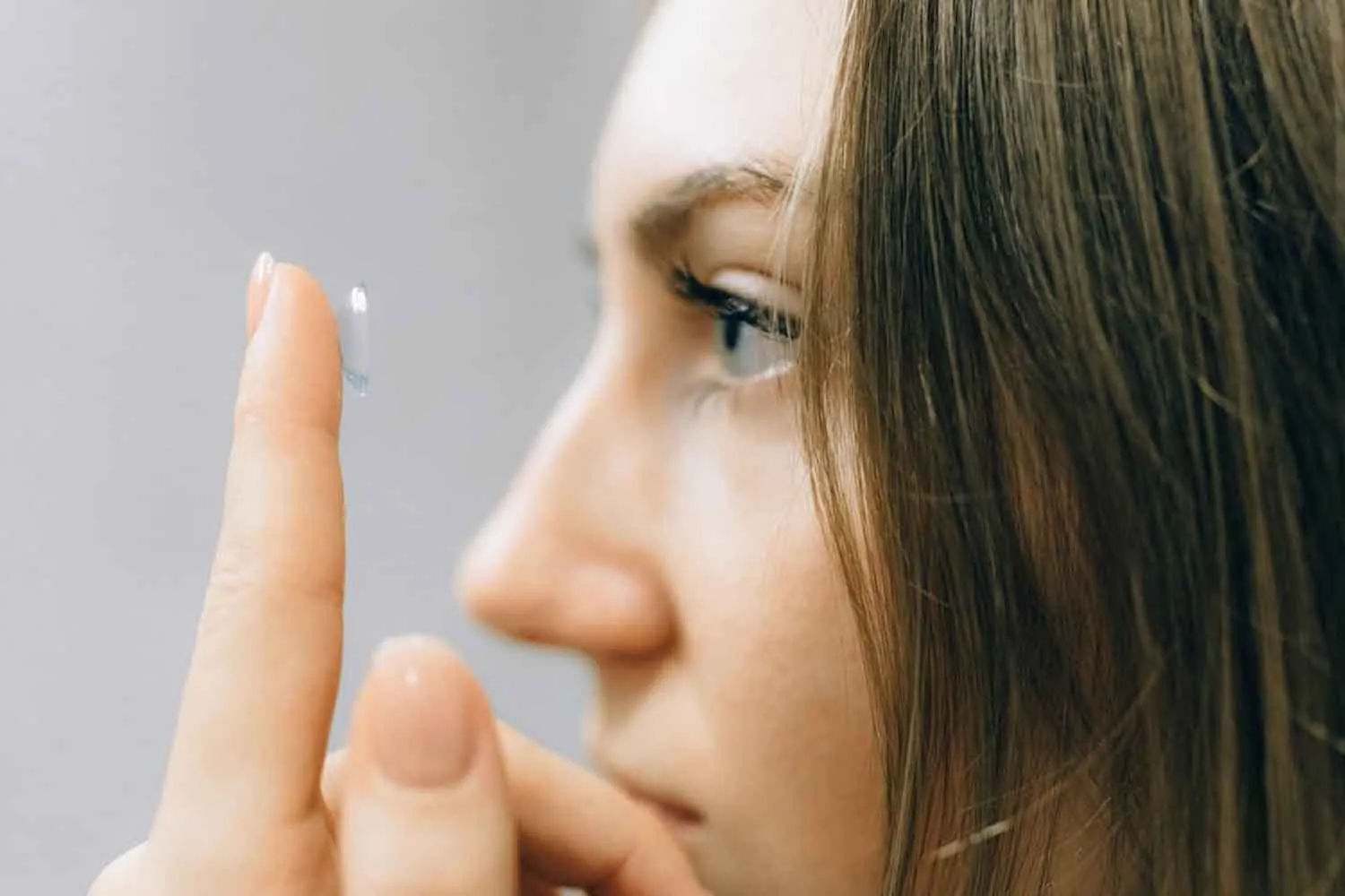 Queste sono le prime lenti a contatto contro la depressione (e potrebbero sostituire i farmaci)
