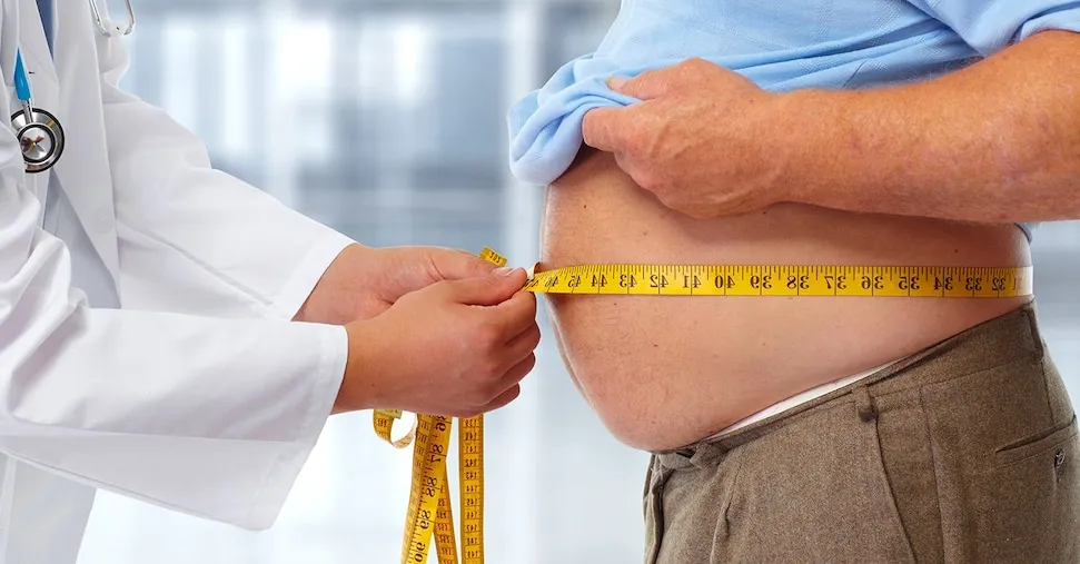 Vitamina D scarsa e girovita, combo pericolosa che aumenta il rischio di morte negli over-50