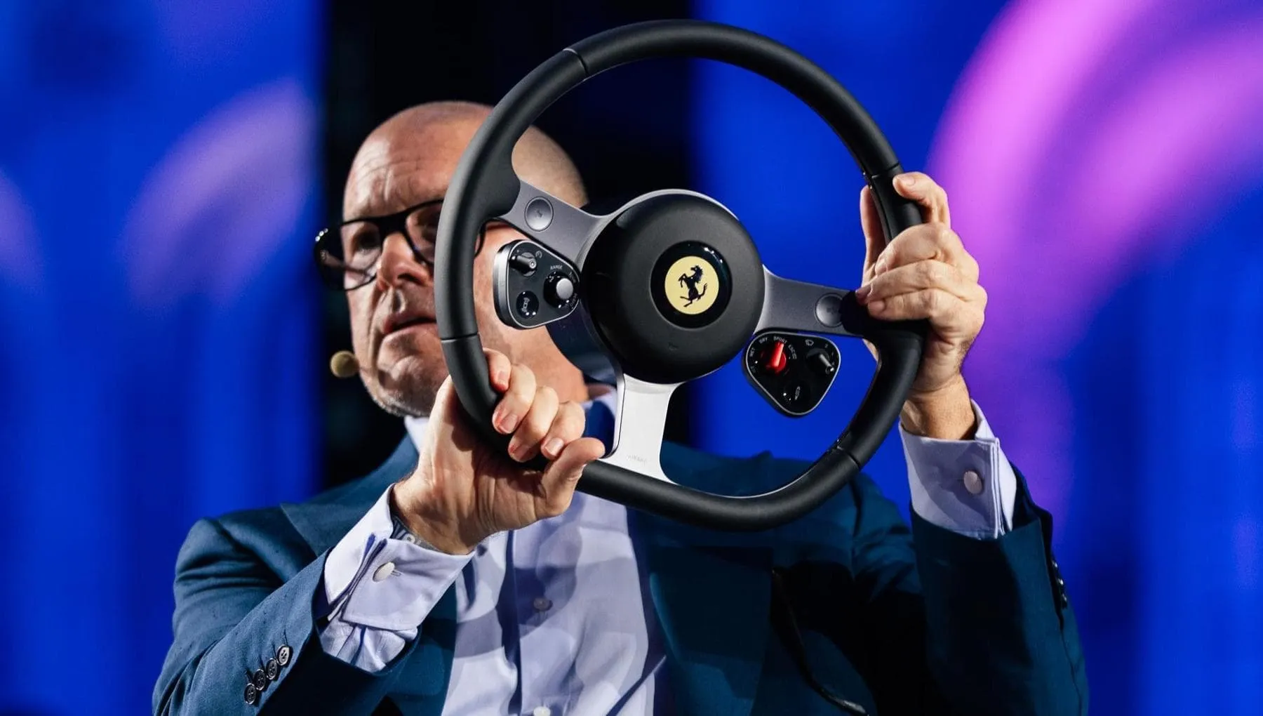 Jony Ive a Wave: “La Ferrari Luce è nata da un libro”