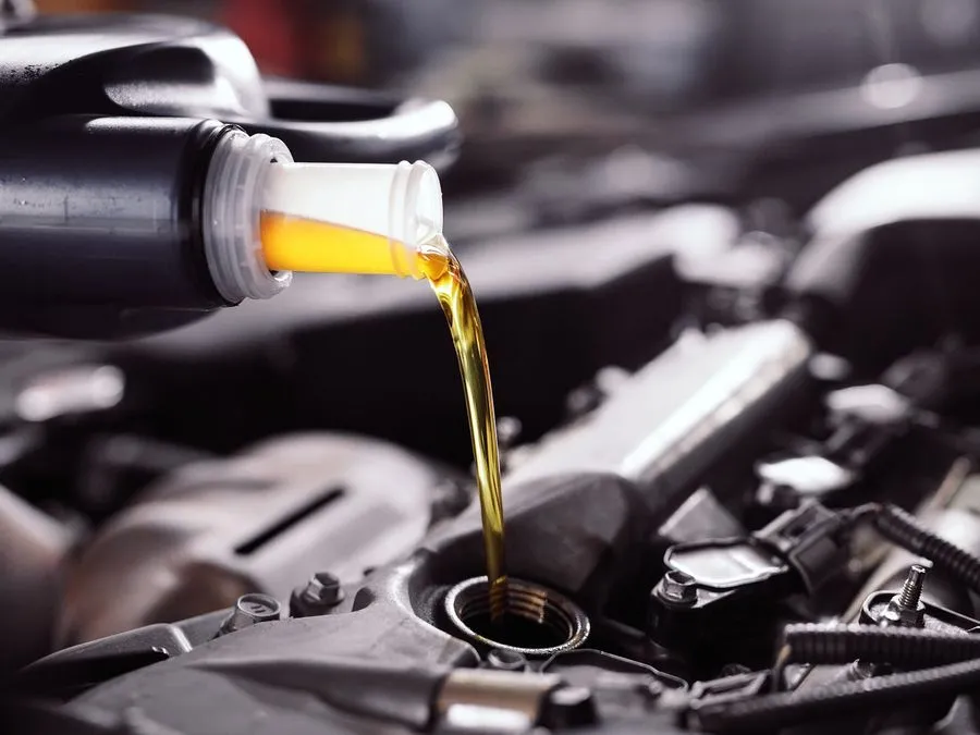 Olio motore, le scorte sono a rischio: presto potrebbe non essercene più - HDmotori.it