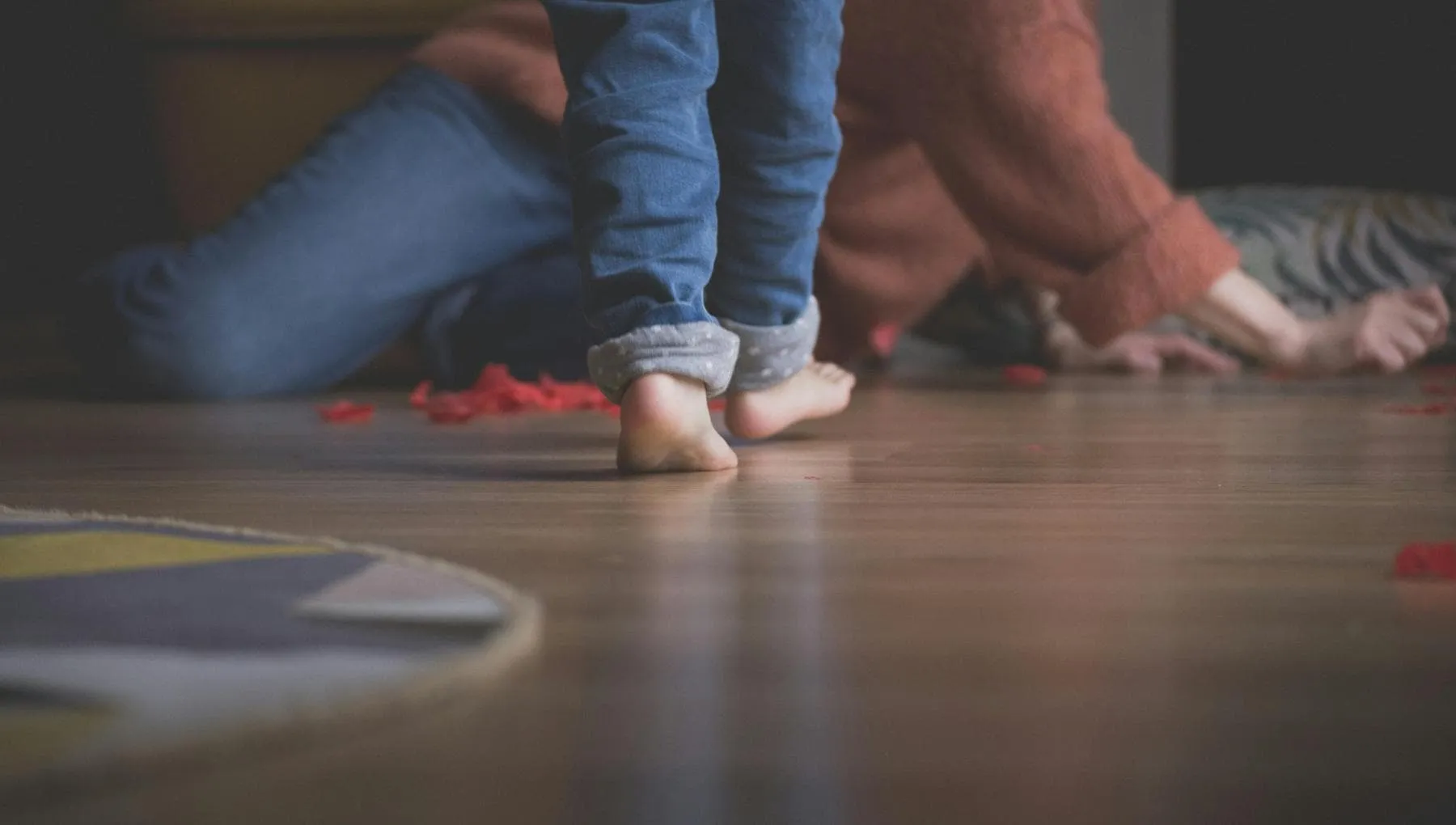 I consigli per stare accanto a un nipote è autistico. Primo fra tutti: non abbandonare i genitori