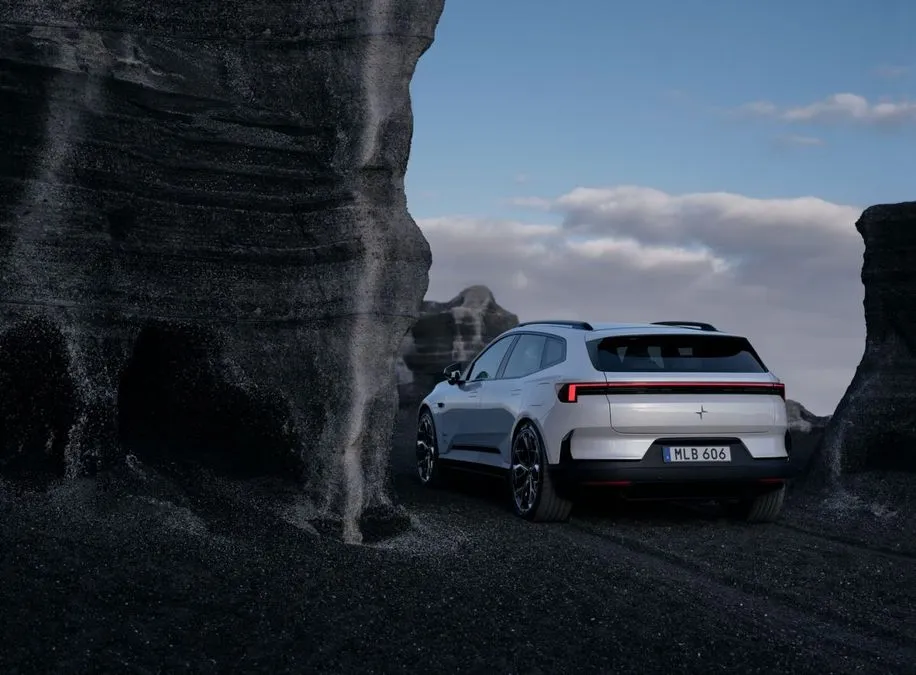 Polestar 4 SUV, 1.665 litri di bagagliaio e 630 km di autonomia: parte da 55.900 euro - HDmotori.it
