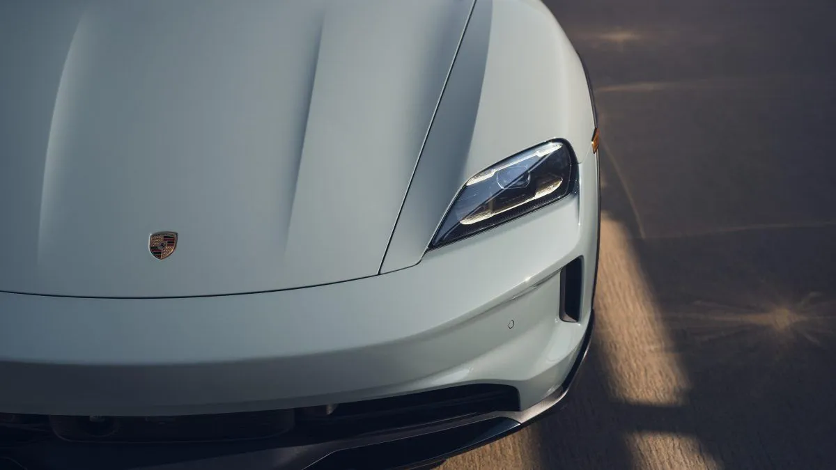 Un graffio sulla Porsche Taycan, poi la fattura choc: quasi 38.000 dollari di riparazione - HDmotori.it