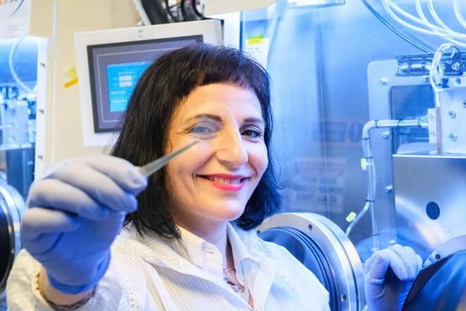 Celle solari quasi invisibili: così le finestre si trasformano in piccoli generatori di energia pulita