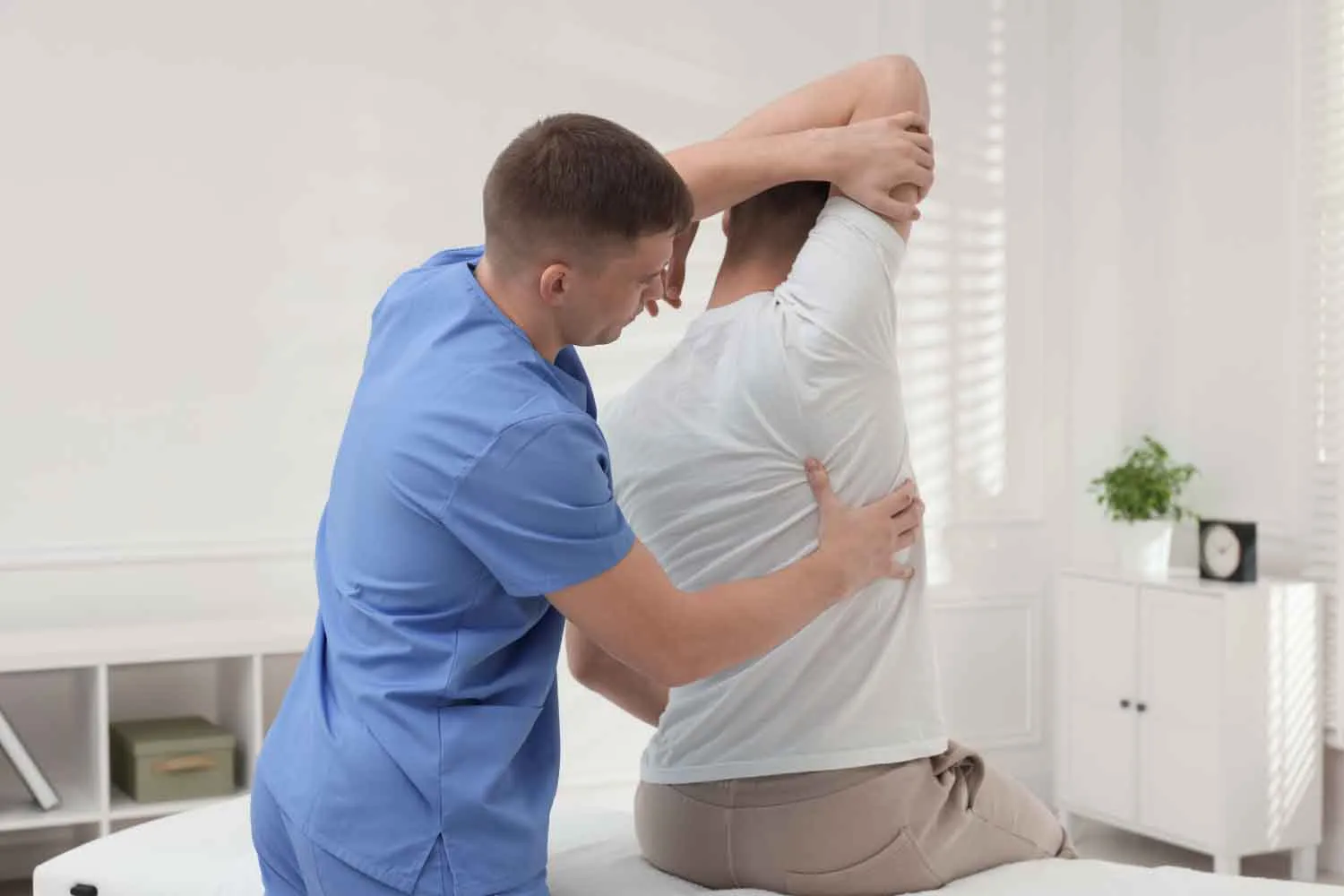 Svolta per gli osteopati, dal 14 settembre partono le iscrizioni agli elenchi speciali: chi può fare domanda
