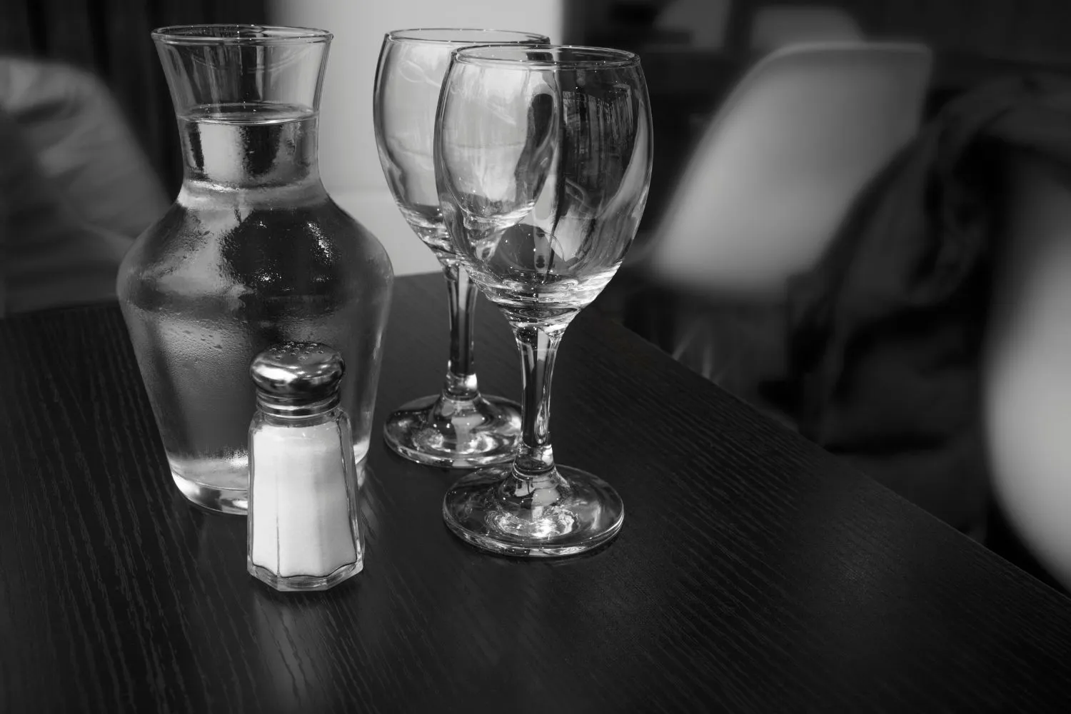 Acqua trattata nei bar e ristoranti, irregolarità in oltre 1 controllo su 2: cosa hanno trovato i Nas