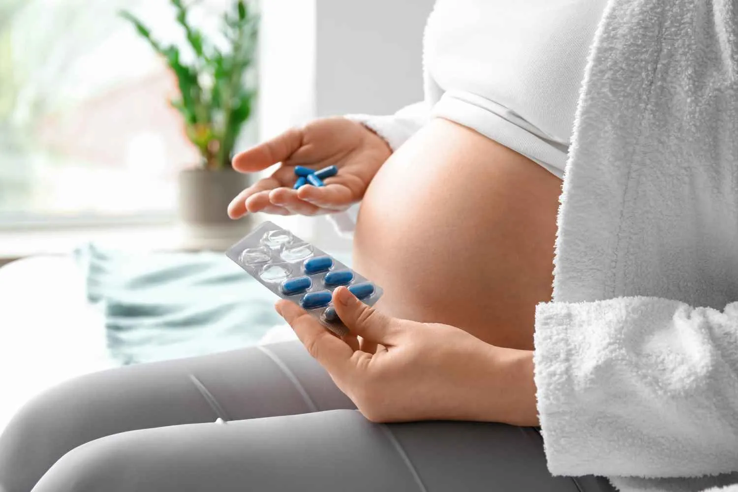 Integratori in gravidanza, solo 2 su 19 promossi dal test: attenzione alle dosi di vitamine e minerali
