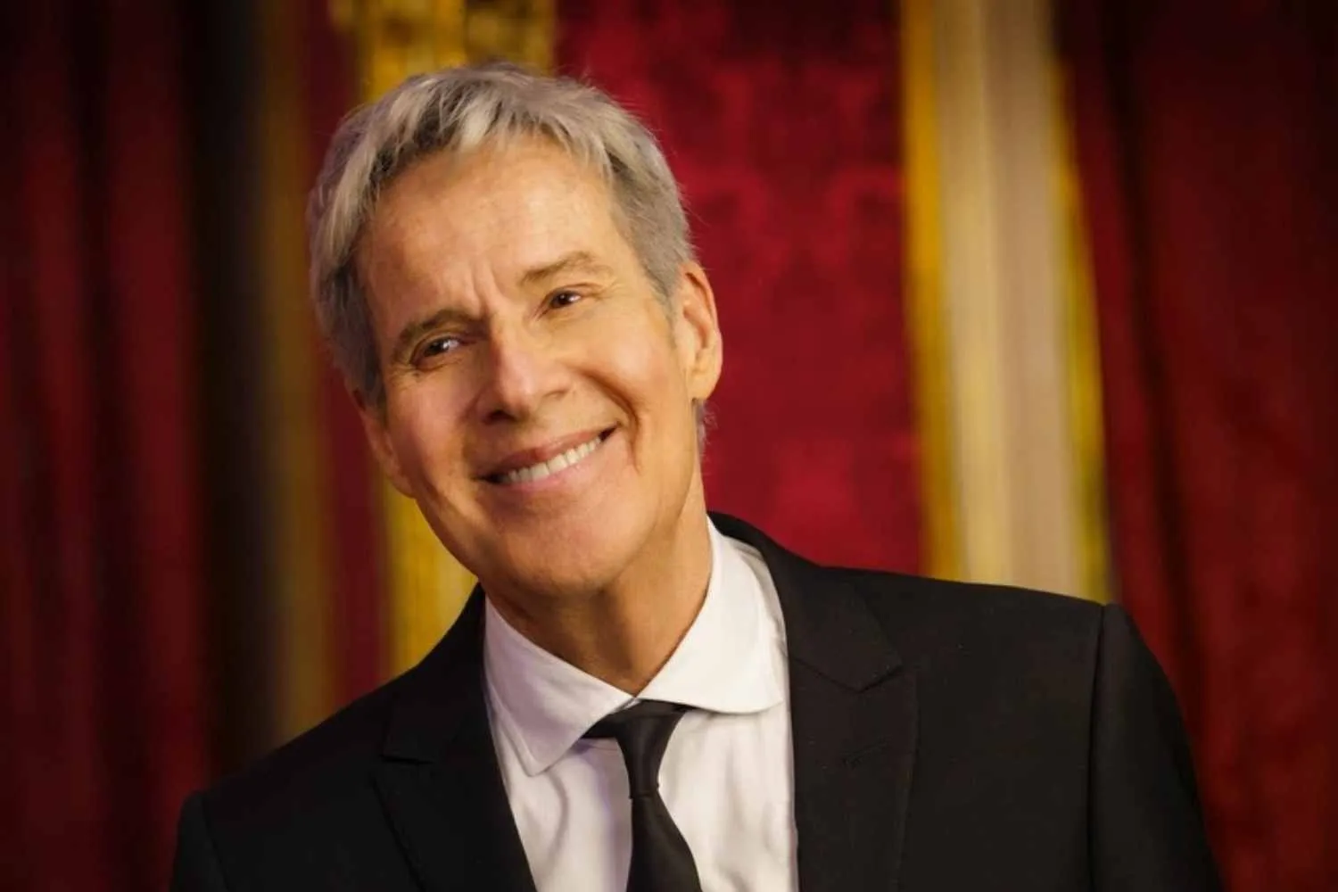 Claudio Baglioni rinvia il suo GrandTour a causa di una polmonite interstiziale acuta: i sintomi e come si cura